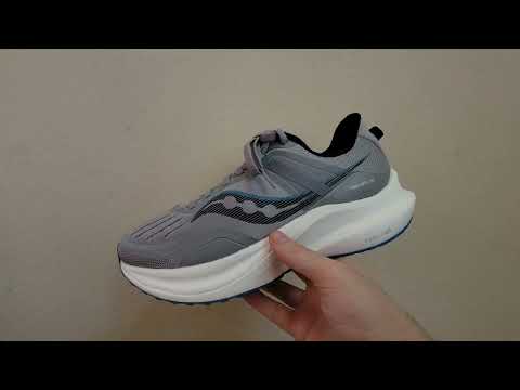 Saucony mens Echelon 9 Running Shoe In hand