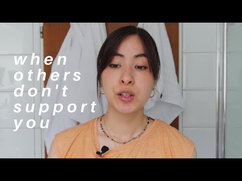 WHAT IF THEY DON'T SUPPORT YOU?| HOW TO INTRODUCE OTHERS TO MINIMALISM | BATHROOM CHATS #1