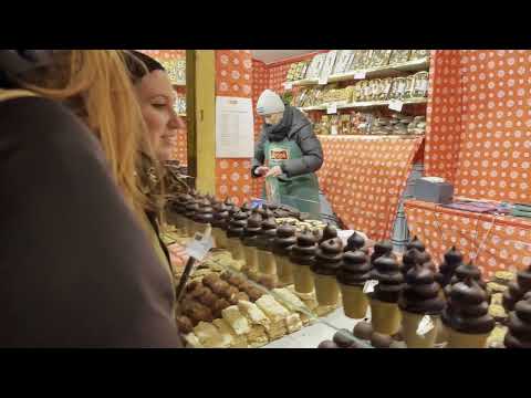 4K Christmas at Vienna's Schönbrunn Palace Market: A Festive Tour in Austria