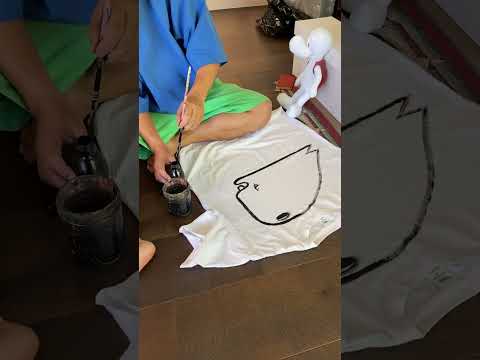 David Choe Hand Painting a Munko T-Shirt #davidchoe #diyfashion #tshirt #munko #painting