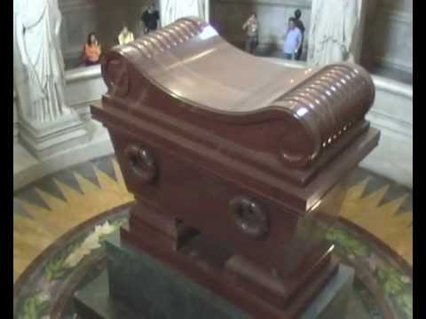 Tombeau de Napoléon, Invalides. Napoleon's tomb.