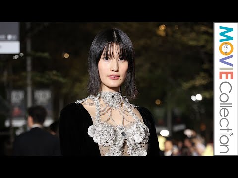 橋本愛、胸元に蝶がデザインされた黒のドレス姿で魅了／東京国際映画祭レッドカーペット