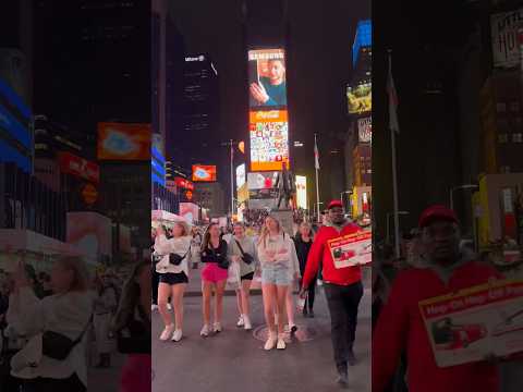 Times Square New York City!🗽🚕🏙️#shorts #timessquare  #nycwalk #nyc