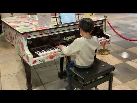 [age 8] Beethoven "Moonlight" Sonata, 3rd movement / Street piano/ [8歳] 月光 第三楽章- ベートーヴェン