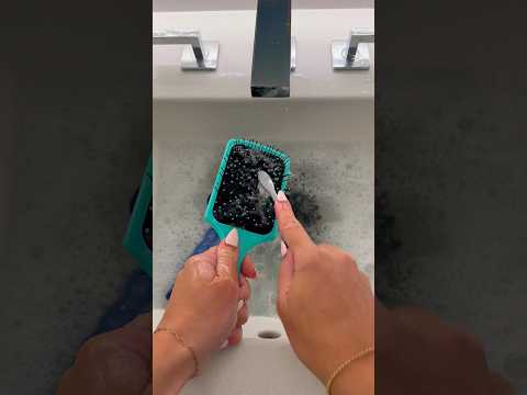 *SATISFYING* HAIRBRUSH CLEANING! #asmr #cleaning #bathroom #cleaninghacks