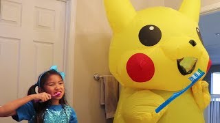 Wendy Pretend Play Morning Routine Brushing Teeth w/ Giant Pikachu Pokemon