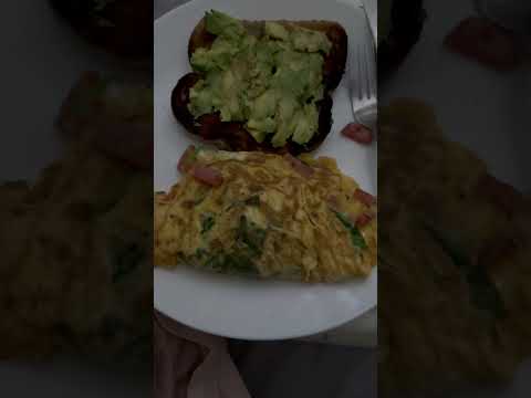 #shortvideo #yummy #egg #omelette #avocado #toast