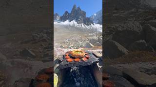 Dağda Simit Arasında Sucuklu Yumurta 🥚/ Eggs with beef sausage between bagels on the mountain 🏔️