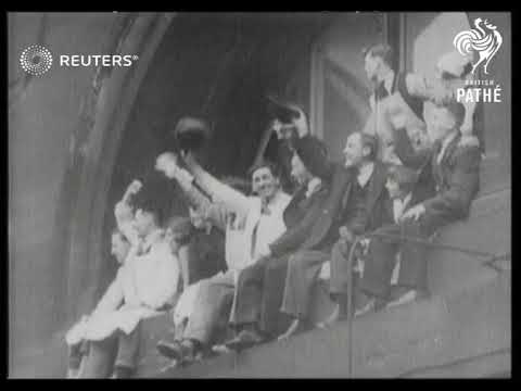 FOOTBALL/SOCCER -CUP HEROES HOME Newcastle - Wembley winners return. Lord Mayor and 50,000...(1932)