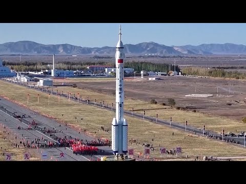 Shenzhou-19 transported to the launch pad