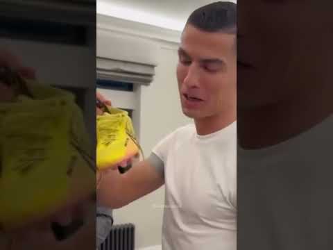 Perché Ronaldo si dipinge le unghie dei piedi in NERO?!