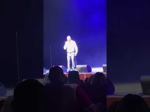 Mike Epps jokes about robbing a bank.