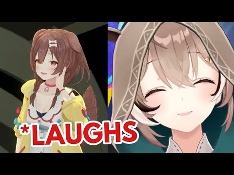 Mumei Dying of Laughter Watching Korone From Backstage