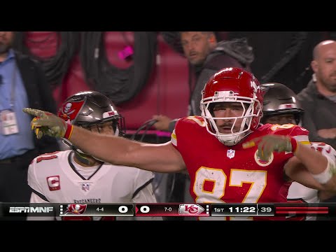 Travis Kelce's swift pivot route sparks chain-moving catch on first drive