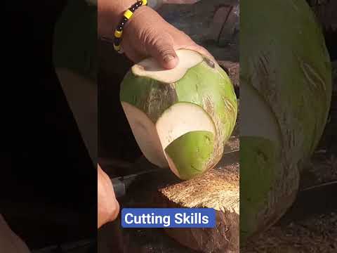 super amazing coconut cutting skills #satisfying #coconutjuice #streetfood #youtubeshorts #gatchie