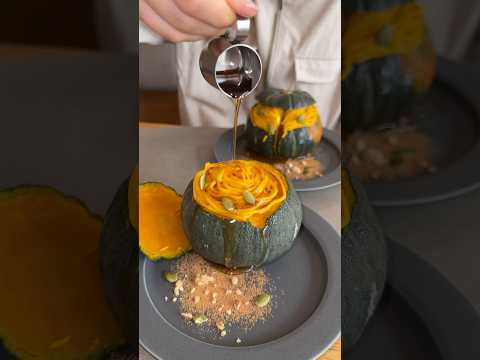 器ごと食べれる丸ごとかぼちゃプリン🎃手のひらサイズの坊ちゃんかぼちゃの中にかぼちゃプリンと生クリーム、かぼちゃクリームがたっぷり！#大好物は高カロリー #japan #japanesefood