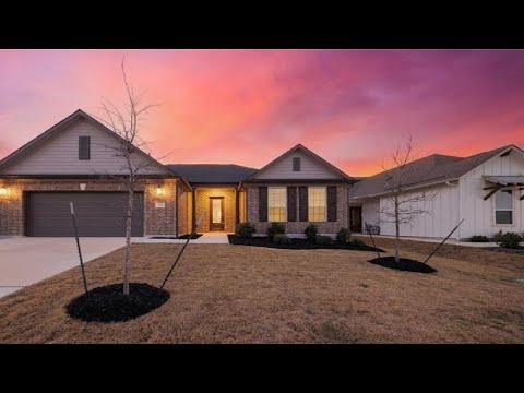 125 Cruising Oak Street, San Marcos, TX Presented by Natalie Megerson.