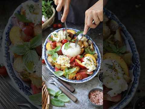 A salad that’s simple to throw together but packed with peak Summer flavors! #food