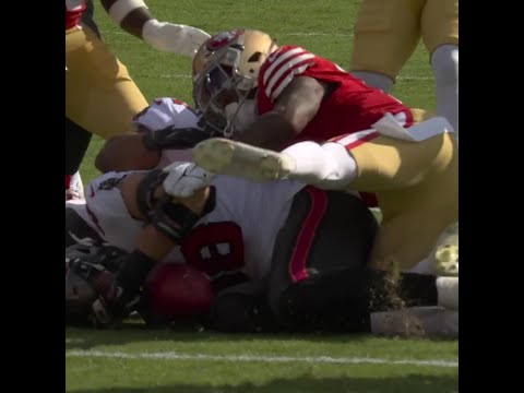 Anthony Nelson with a Fumble Recovery vs. San Francisco 49ers