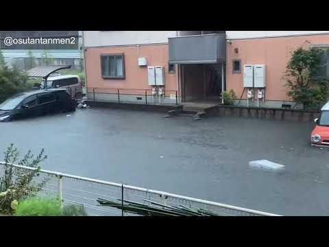 名古屋で大雨、車が浸水