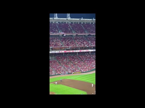 Reds fans flashing phone lights in protest of their bullpen