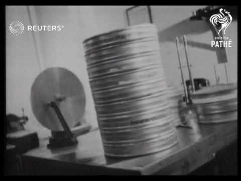 UK/ USA ; Scenes in British Paramount news cutting room showing moviolas at work / Scenes ...(1941)