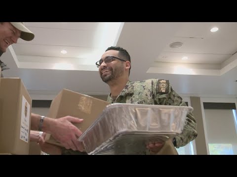 Donate a holiday meal to USO’s 'Turkeys for Troops'