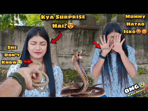 Fake 🐍Snake Prank On My Cute Girlfriend😍|Ye toh Sachme Dar gayi😂|Mummy Hatao isko🤬 ​⁠