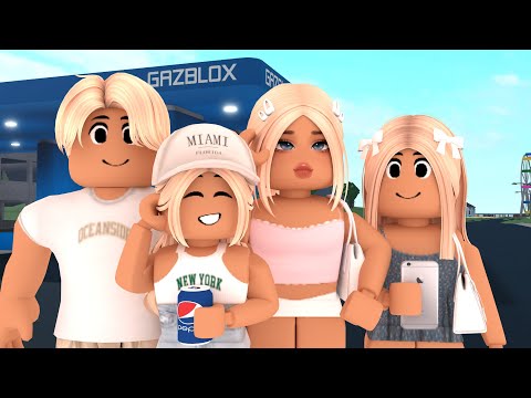 Our family DAILY ROUTINE! *CHAOTIC.. RUNNING LATE FOR WORK!?* Bloxburg roleplay *WITH VOICES*