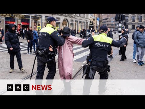 Israeli football fans attacked in Amsterdam, officials say | BBC News