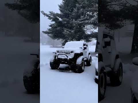 Snowy adventures in the Jeep! Who's ready to hit the slopes? #youtubeshorts #jeep #shorts