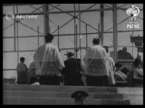 Half a million at prayer . First pictures of Eucharistic Congress. Vast open air congregat...(1934)