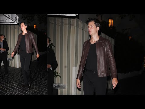 Swedish Actor Bill Skarsgård Signs Autographs For His Fans Outside The Chateau Marmont Hotel in LA!