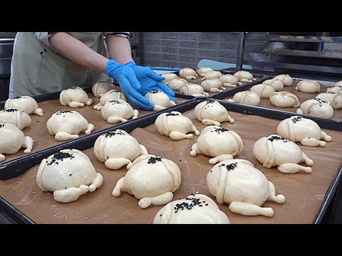 통닭빵 Is it chicken? Sold out in 5 minutes! Amazing whole chicken bread - Korean street food