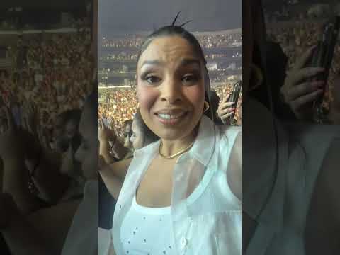 Jordin Sparks Sings "No Air" With Crowd at Chris Brown Concert