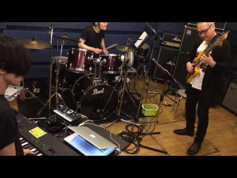 DE DE MOUSE trio plays "light speed you" [studio rehearsal]