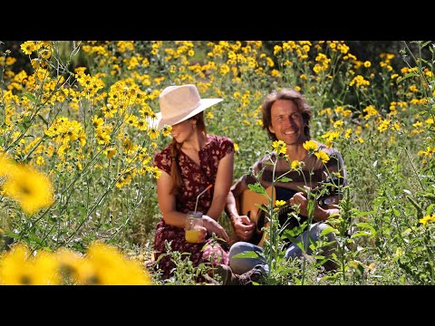 Acoustic Folk Music, Relaxing Peaceful Guitar Folk Music "In the Summertime" Open Road Folk Music