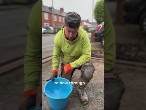 Laying a Permeable Concrete Driveway Sub-Base @wotmix-wotblock