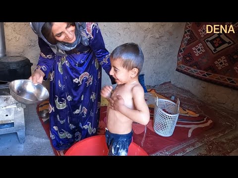 Cleaning of nomadic children by pregnant mother