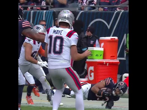 T.J. Edwards intercepts the Drake Maye pass vs. New England Patriots