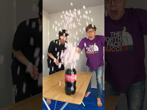 🥤💥coke vs 300mentos #Shorts