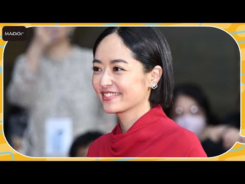 井上真央、ミニワンピで美脚を披露　スリット入りで大胆に　「東京国際映画祭」レッドカーペットに