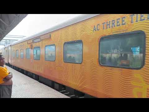 Bhubaneswar to New Delhi || Tejas Express || Balasore Station