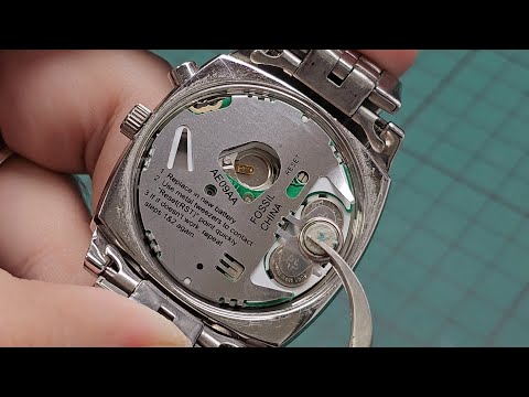 How to replace the batteries in a FOSSIL BIG TIC watch with AE09AA movement ⌚🔋