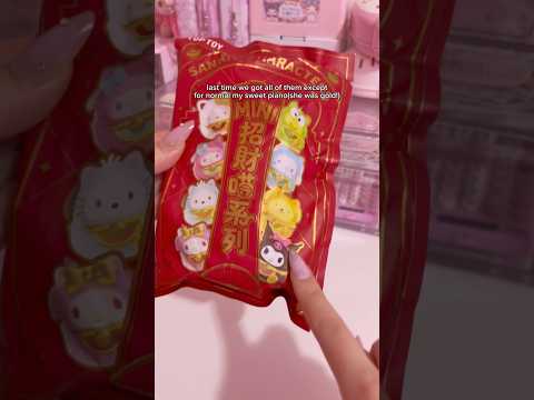 sanrio lucky cat blind bag 🍀#sanrio #unboxing#asmr#hellokitty#kawaii #blindbag#desk#stationery#kpop