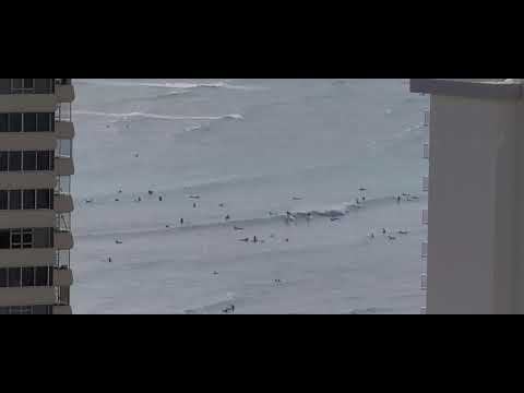 Waikiki surf - view from the Waikiki Sunset