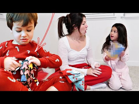 SECRET sibling gift exchange w/3 KIDS *hilarious toddler reaction*