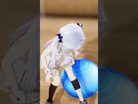 ナナがバランスボールで遊ぶ動画／Nana playing with a balance ball【#Shorts】