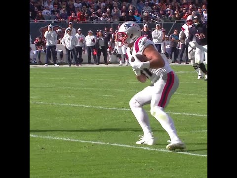 Austin Hooper catches for a 24-yard Gain vs. Chicago Bears