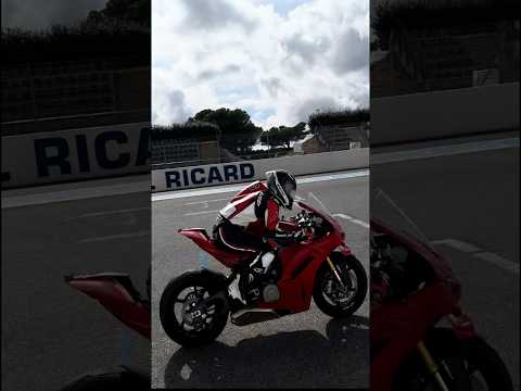 2025 Ducati Panigale V4S 216HP - 187KG FAST FLY BY 🔥🚀